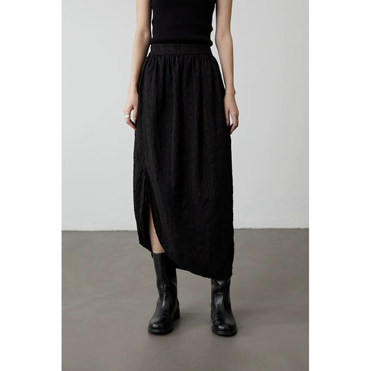 Falda de busto curvo elegante con textura negra de CAREMIND, falda de corte inclinado con abertura lateral y temperamento alto para otoño 