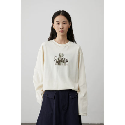 [Luz de esperanza] CAREMIND Camiseta blanca de manga larga con estampado de esculturas y cuello redondo, parte superior holgada para otoño 