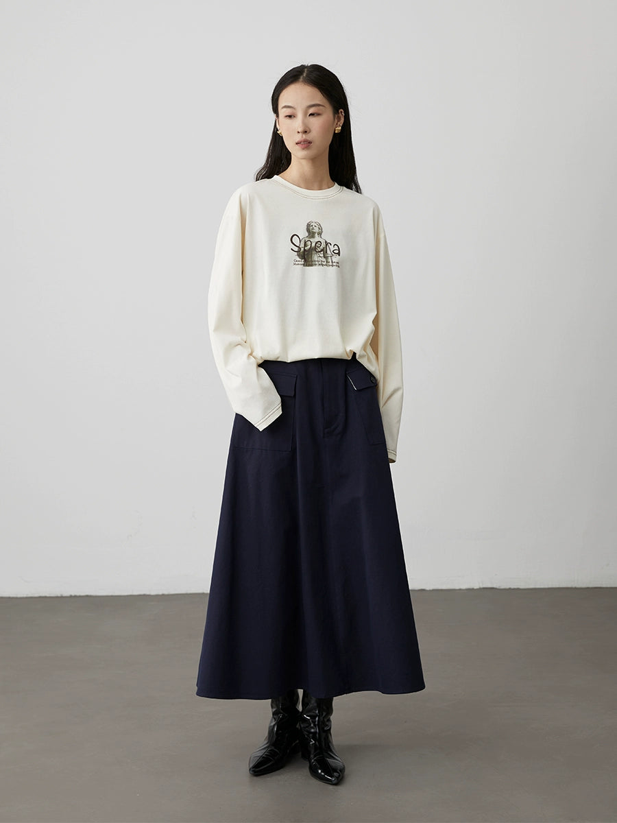 [Luz de esperanza] CAREMIND Camiseta blanca de manga larga con estampado de esculturas y cuello redondo, parte superior holgada para otoño 