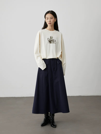 [Luz de esperanza] CAREMIND Camiseta blanca de manga larga con estampado de esculturas y cuello redondo, parte superior holgada para otoño 