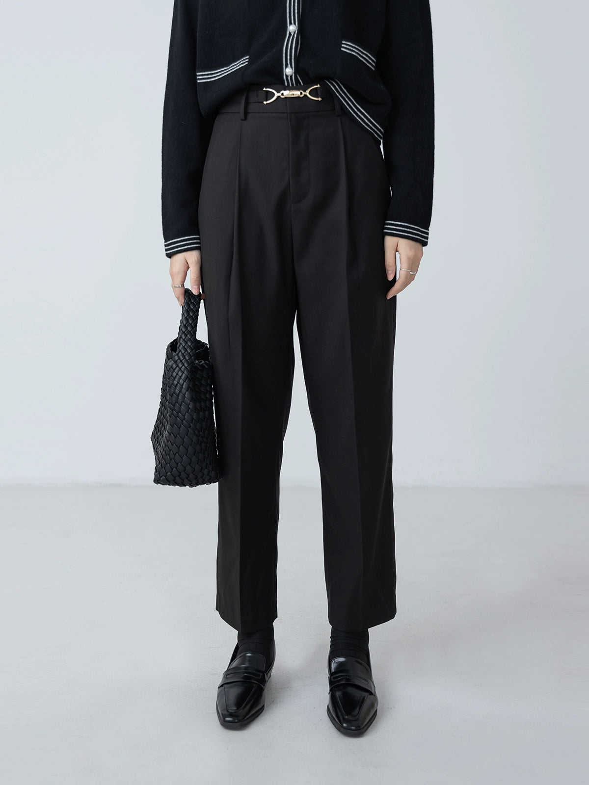 [Oferta por tiempo limitado] Pantalones con hebilla de metal marrón CAREMIND, pantalones casuales sencillos de nueve puntos para mujer 