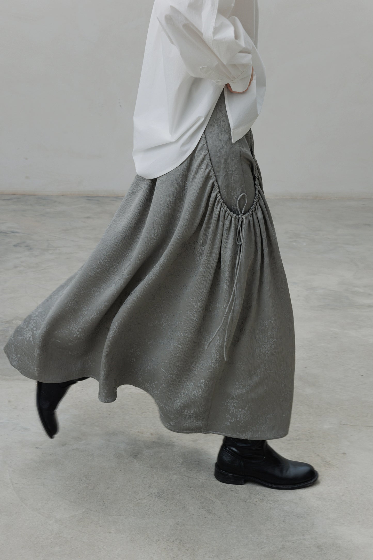 CAREMIND [Crepúsculo] Falda nueva original Falda de textura jacquard de industria pesada Falda de viaje para mujer 