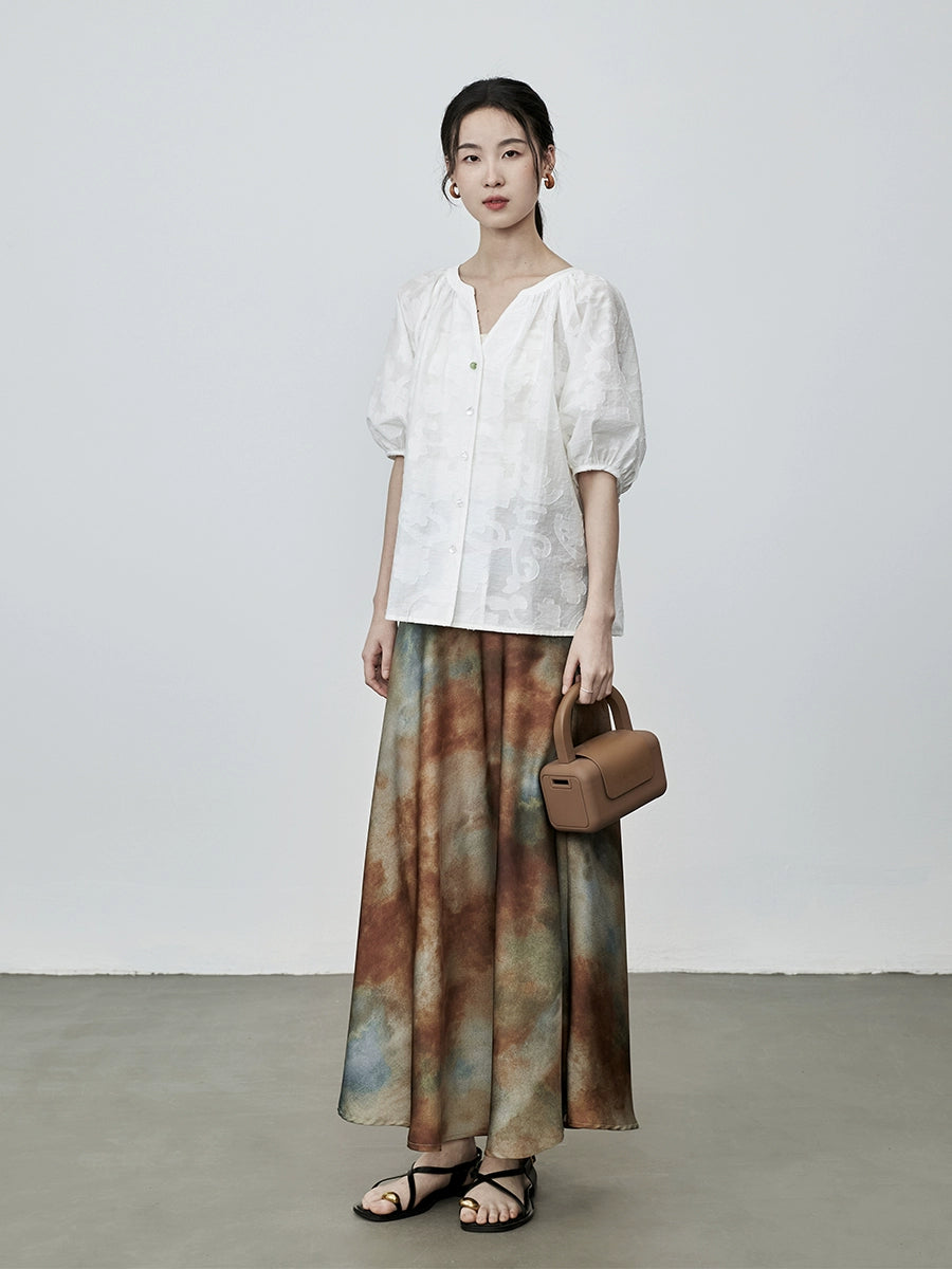 Camisa blanca clara con estampado oscuro de nicho de CAREMIND, top de manga cinco cuartos con protección solar de verano para mujer 