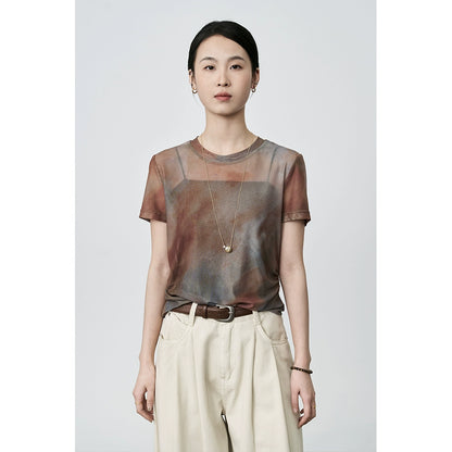 Camiseta ajustada de manga corta con cuello redondo, malla con efecto tie-dye y diseño de manchas de atardecer de CAREMIND 