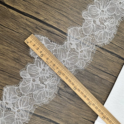 3759 Ancho 11cm Pestañas irregulares Encaje DIY Cortinas Falda de boda Pieza Velo Cuello Borde Asistente de costura