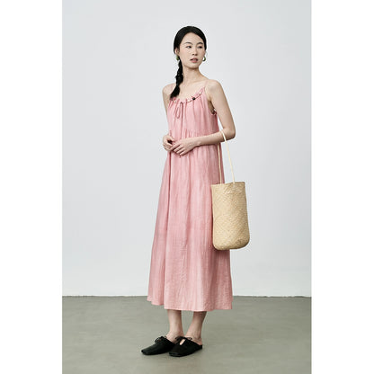 Vestido con tirantes de color rosa con efecto manchado y estilo festivo de CAREMIND, textura plisada, falda larga con una palabra 