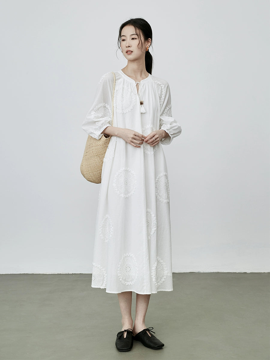 [Elegantes flores de verano] Vestido de ambiente romántico blanco CAREMIND, vestido largo bordado en jacquard con huecos para niños 