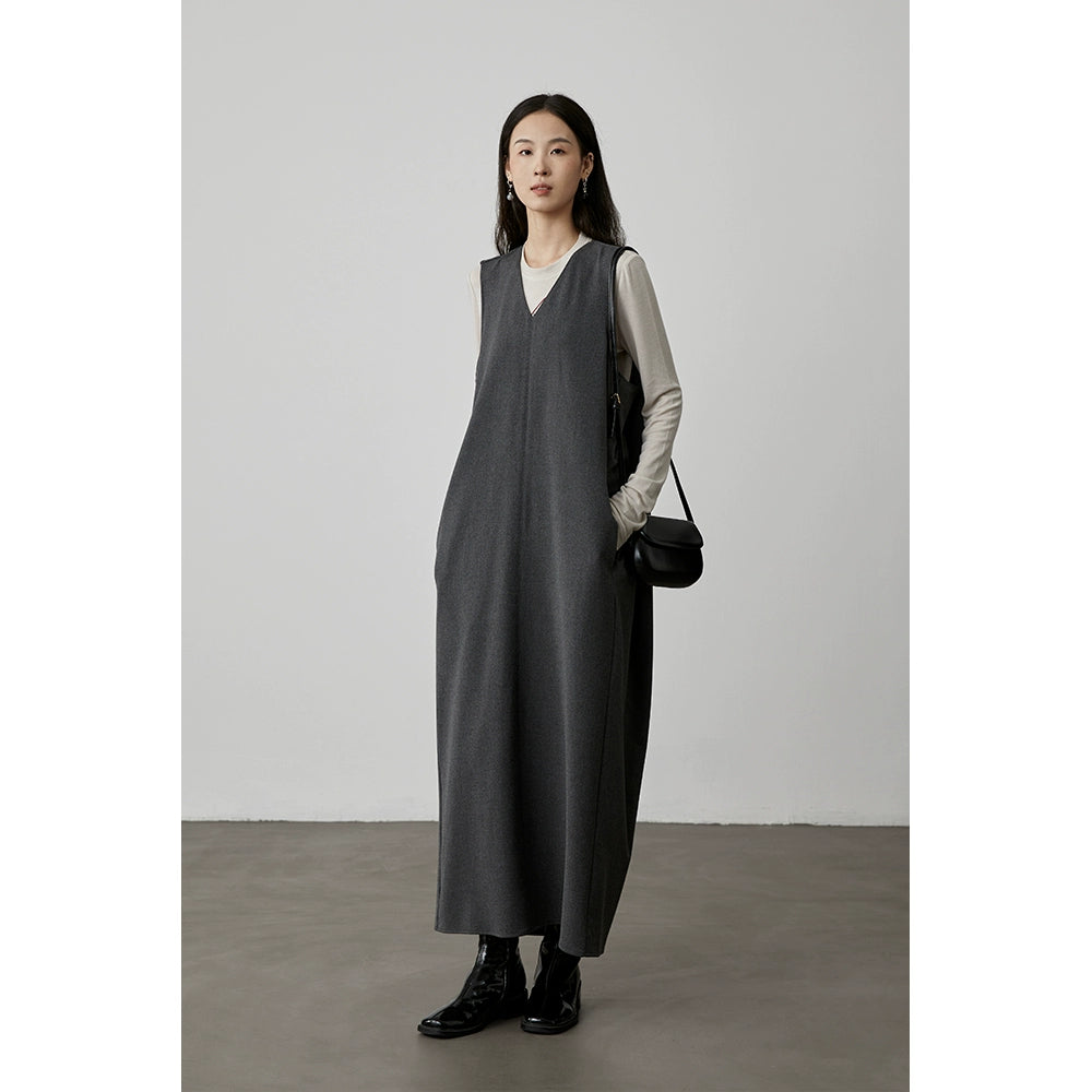[Sculptural silhouette] CAREMIND loose V-neck vest dress sleeveless vest stacked atmosphere skirt