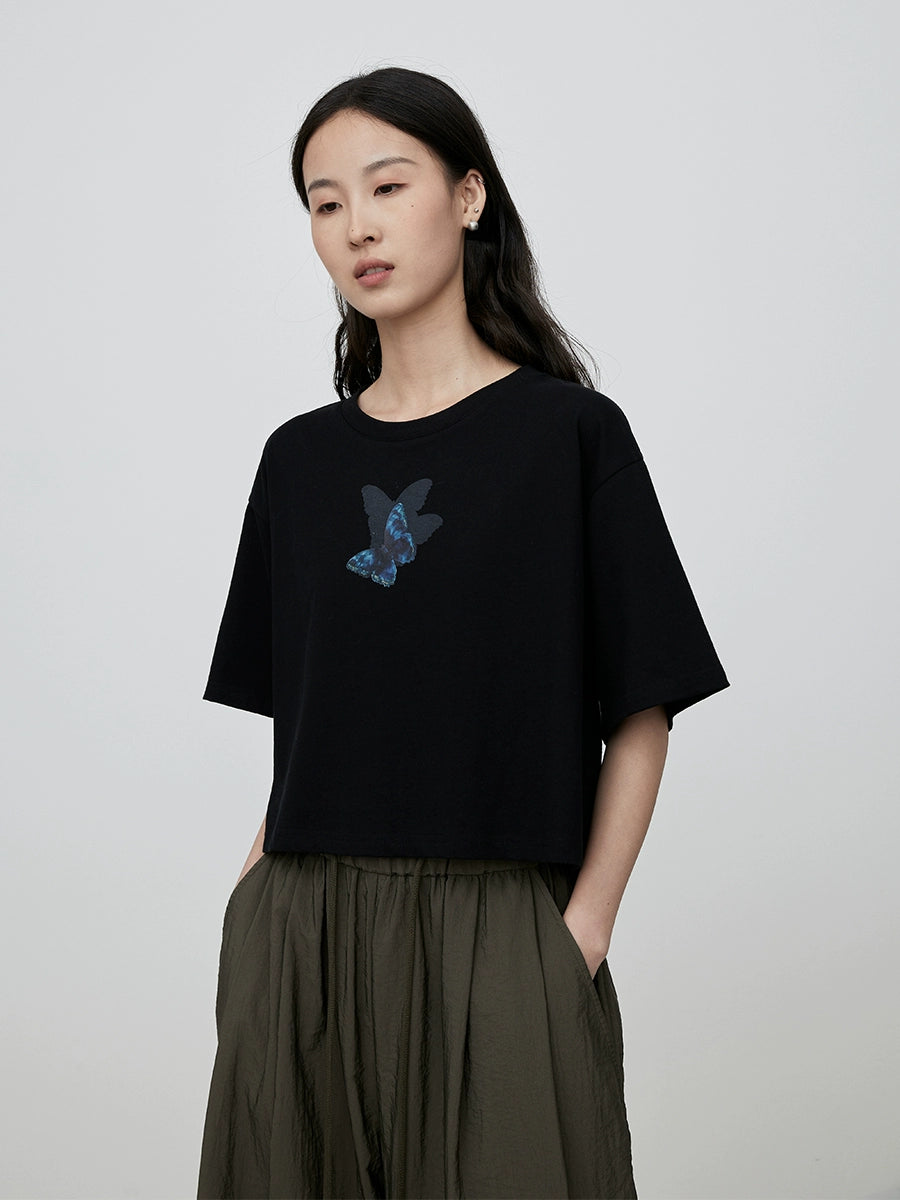 Camiseta corta con estampado de mariposas azules de CAREMIND, diseño pequeño de algodón puro, manga corta negra 