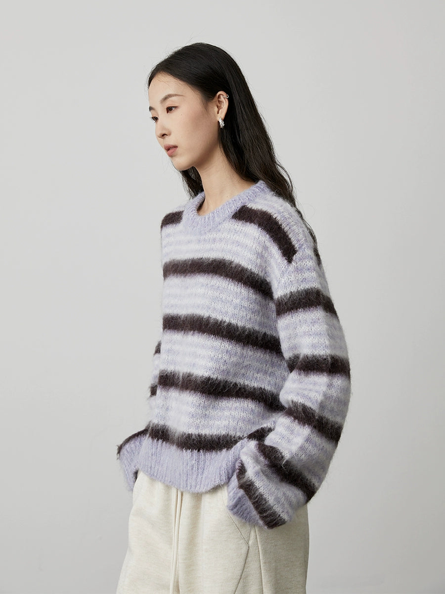 [Suéter de rayas degradadas] Suéter suave de temperamento morado de CAREMIND Top de invierno a rayas con viento relajado 