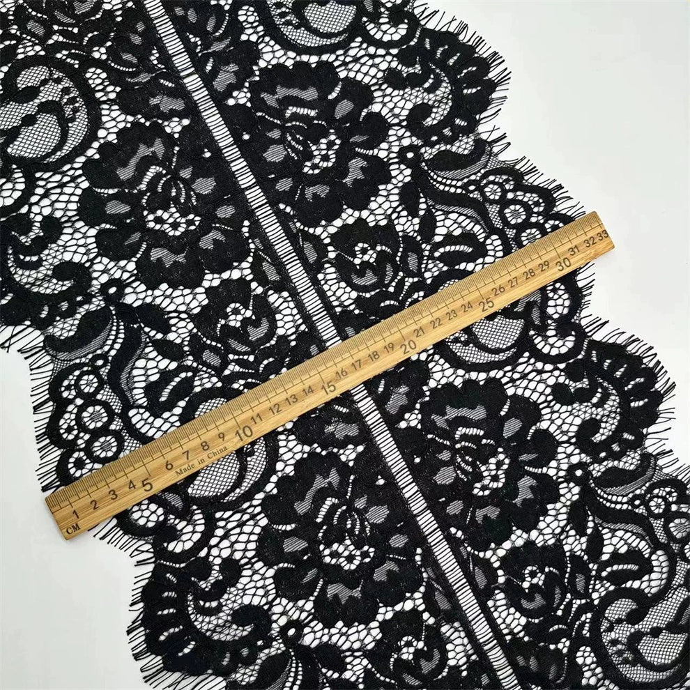 3755 Precio de tres metros, línea de hueso que contiene algodón de alta calidad, tela de encaje de pestañas, blanco y negro, tela de empalme de ropa bilateral