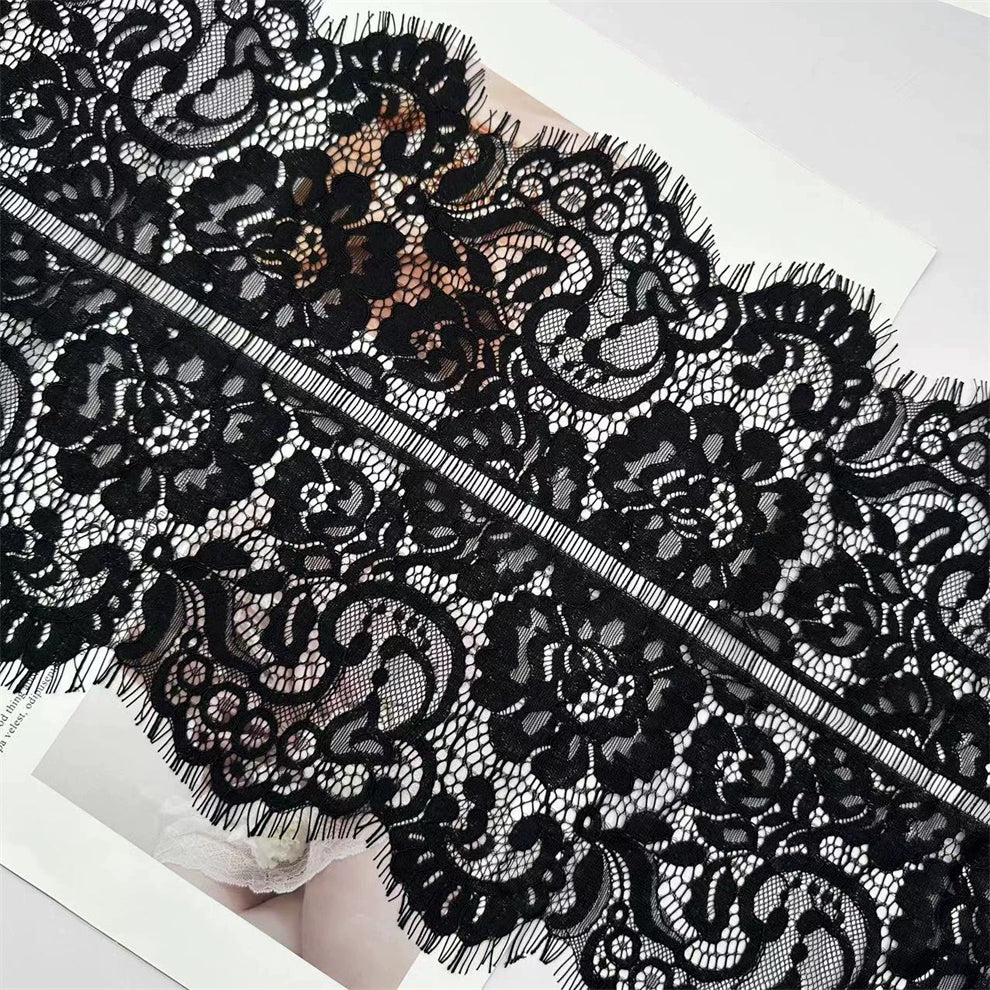 3755 Precio de tres metros, línea de hueso que contiene algodón de alta calidad, tela de encaje de pestañas, blanco y negro, tela de empalme de ropa bilateral