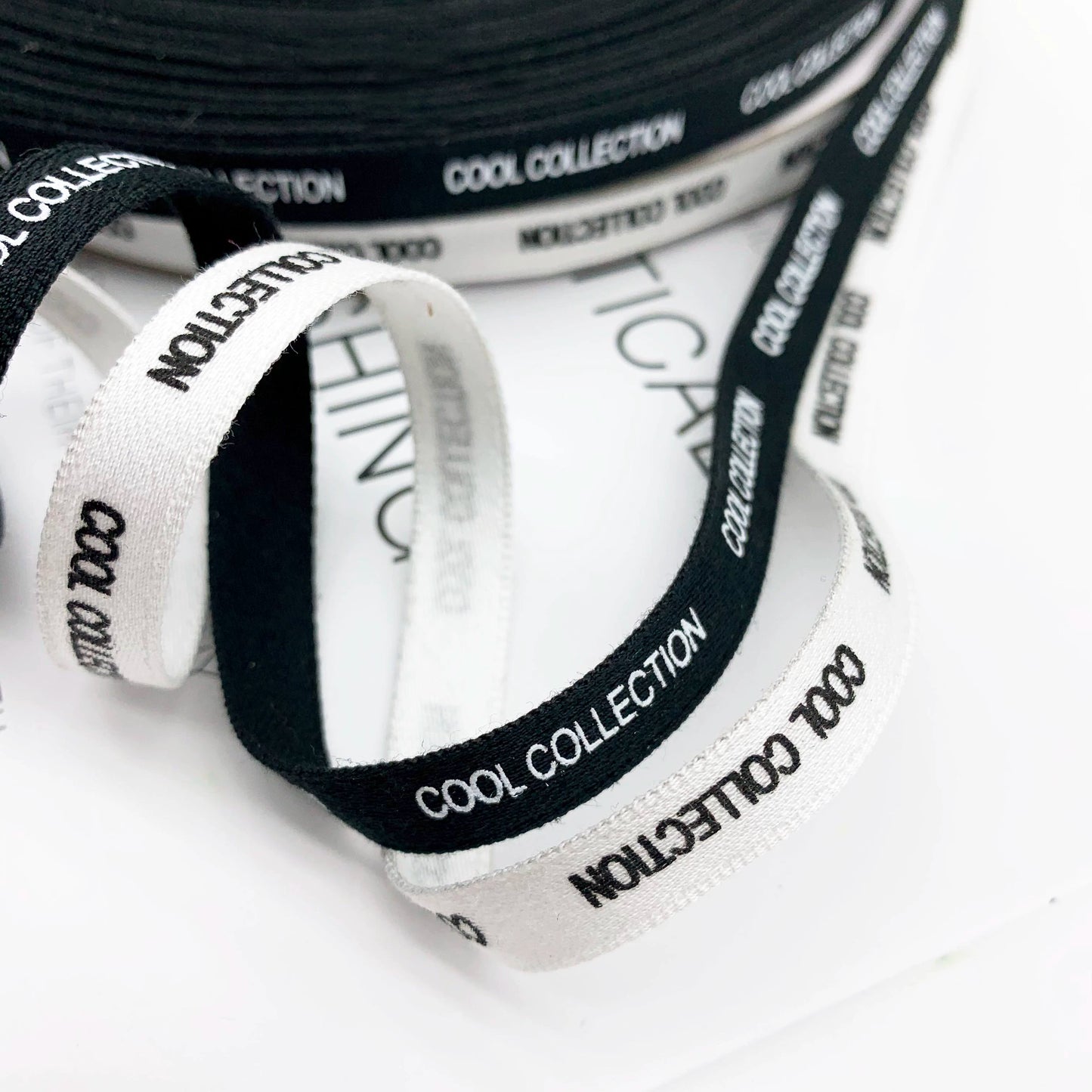 Tira de cinta con estampado de letras en blanco y negro de algodón de 1 cm, tira de ribete para el borde del escote trasero, tira de presión para accesorios, tira lateral para ropa