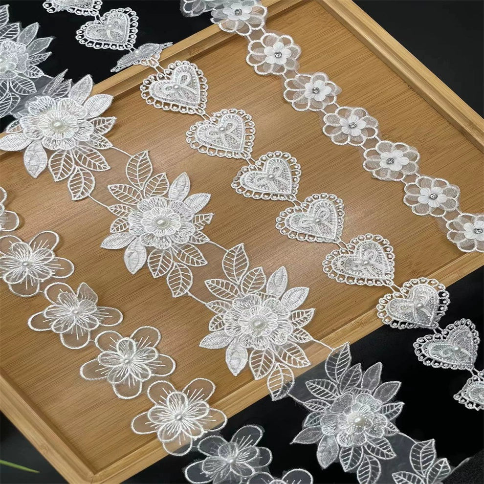 3660★ Accesorios de encaje de organza con flores de cuentas blancas hechos a mano DIY falda decoración de ropa bordado pegatina de corazón