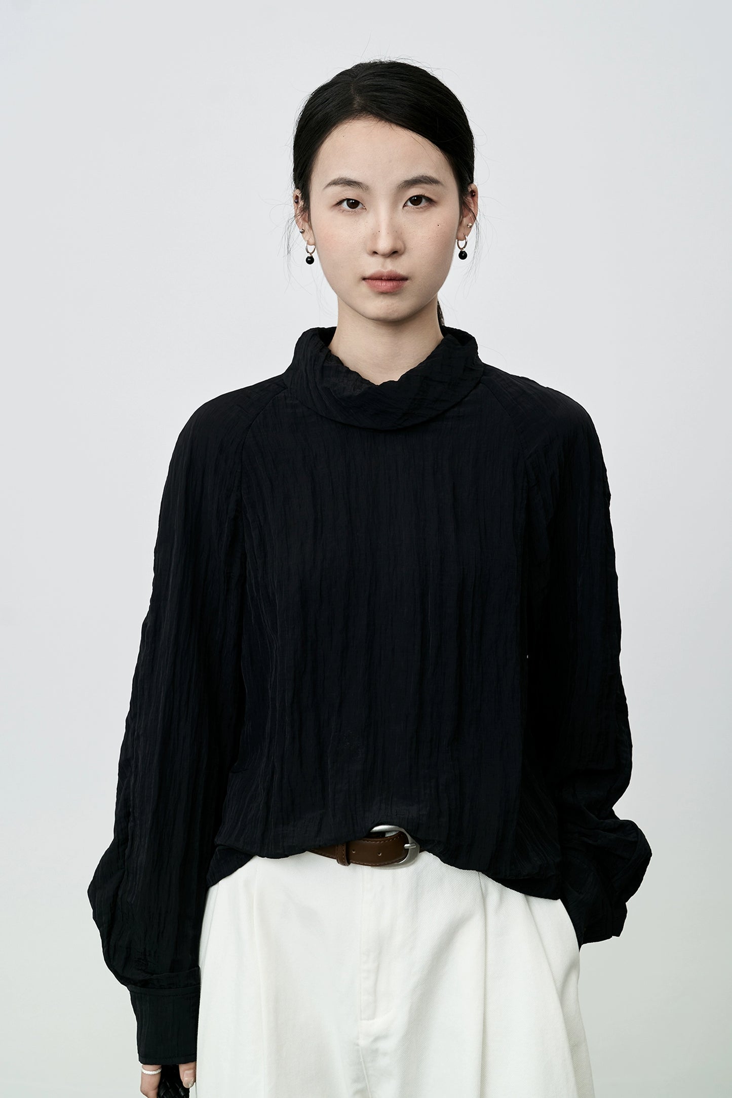 Camisa de manga larga con cuello apilado y textura antiarrugas para mujer de CAREMIND 