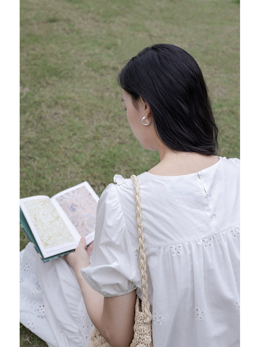 [Oferta especial por tiempo limitado] Vestido blanco romántico de jacquard francés hueco con mangas pequeñas de burbuja y vestido largo con capas de viento suave 