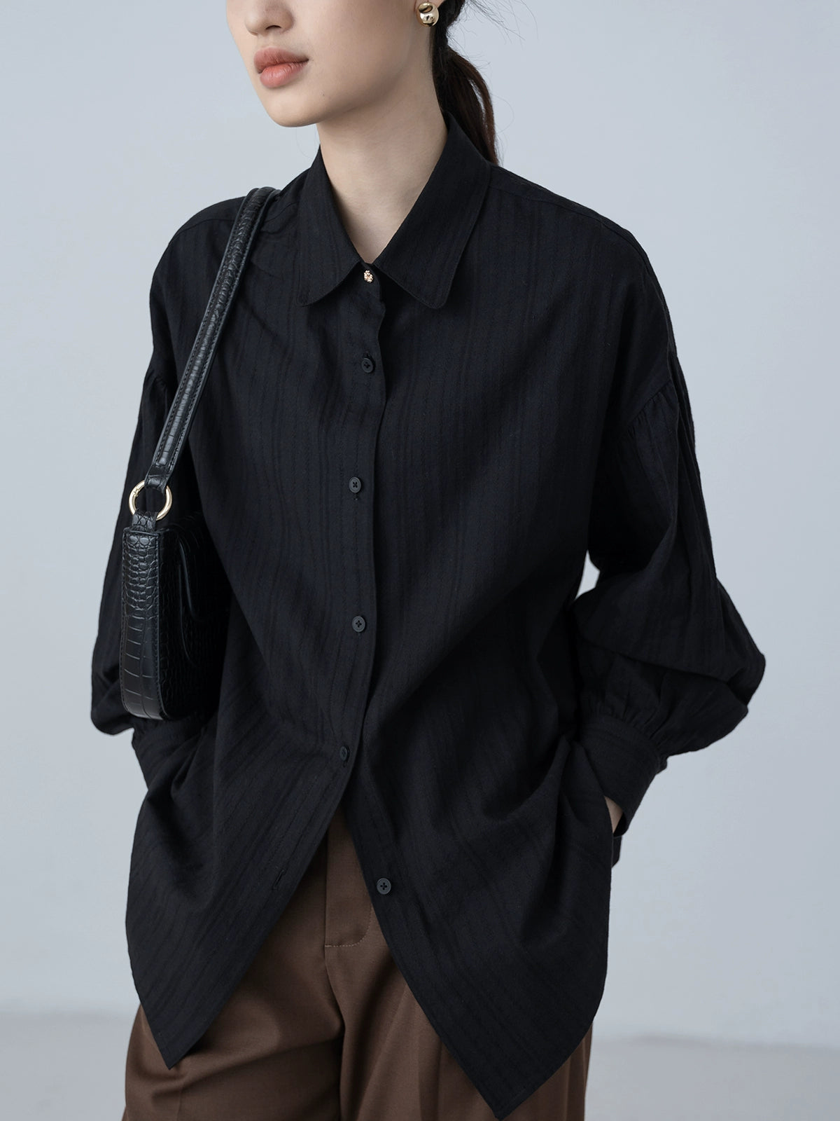 [Cayendo en el otoño] Camisa negra CAREMIND Premium Sense MAX Top minimalista misterioso y capaz Otoño 