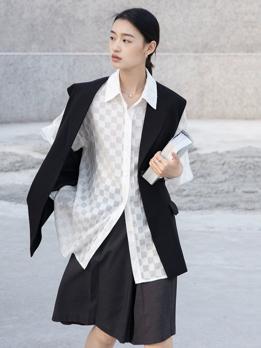 CAREMIND [Nuevo favorito de viaje] Camisa de protección solar a cuadros con textura fina blanca para mujer Camisa antiarrugas Camisa con hombros descubiertos 