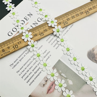 3671 Ancho 2cm pequeña margarita leche seda agua soluble bordado encaje accesorios DIY hecho a mano materiales decorativos ropa para niños