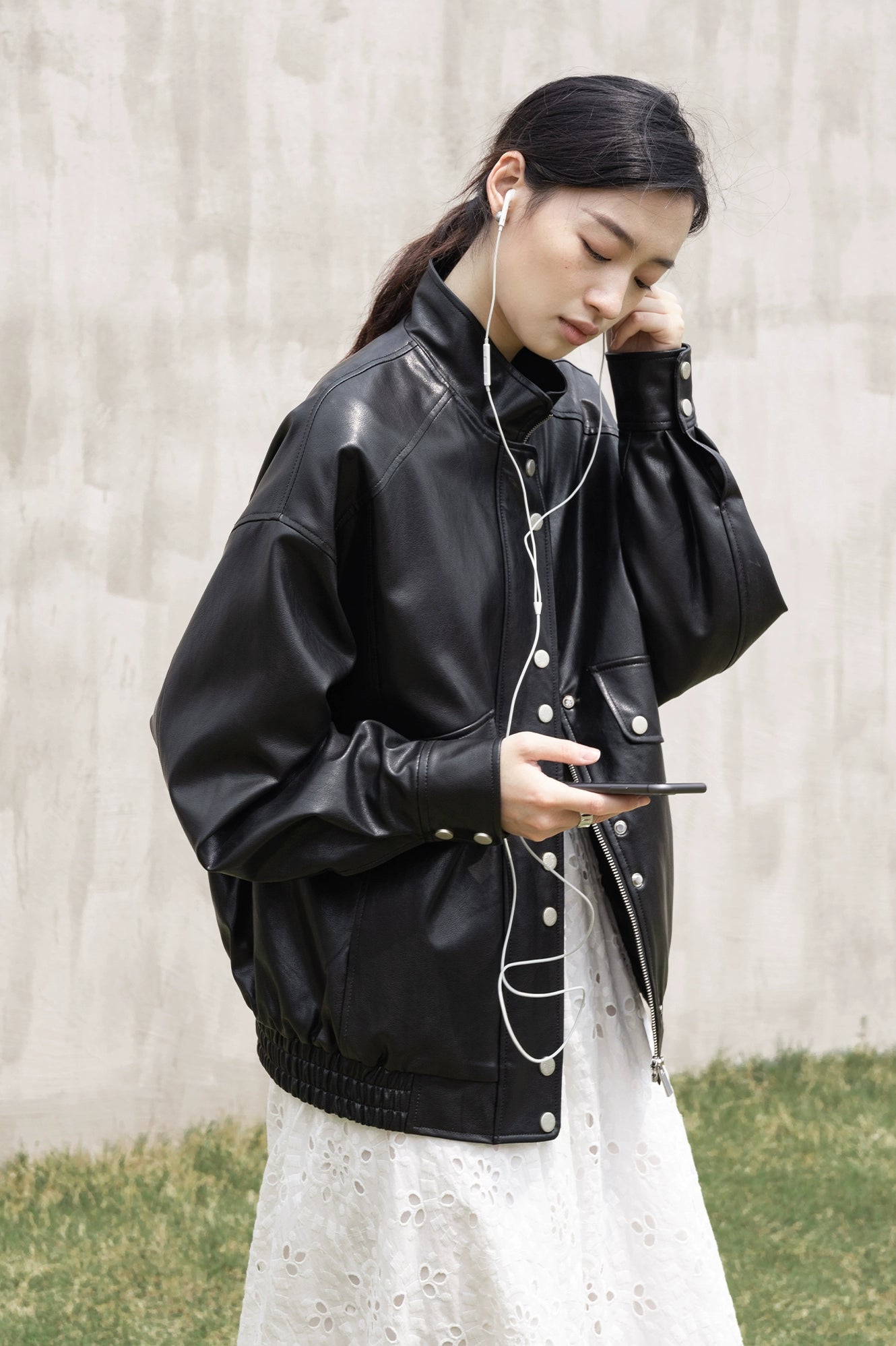 [Oferta especial por tiempo limitado] Chaqueta de cuero PU CAREMIND para mujer, chaqueta corta con cuello alto retro negra original de otoño