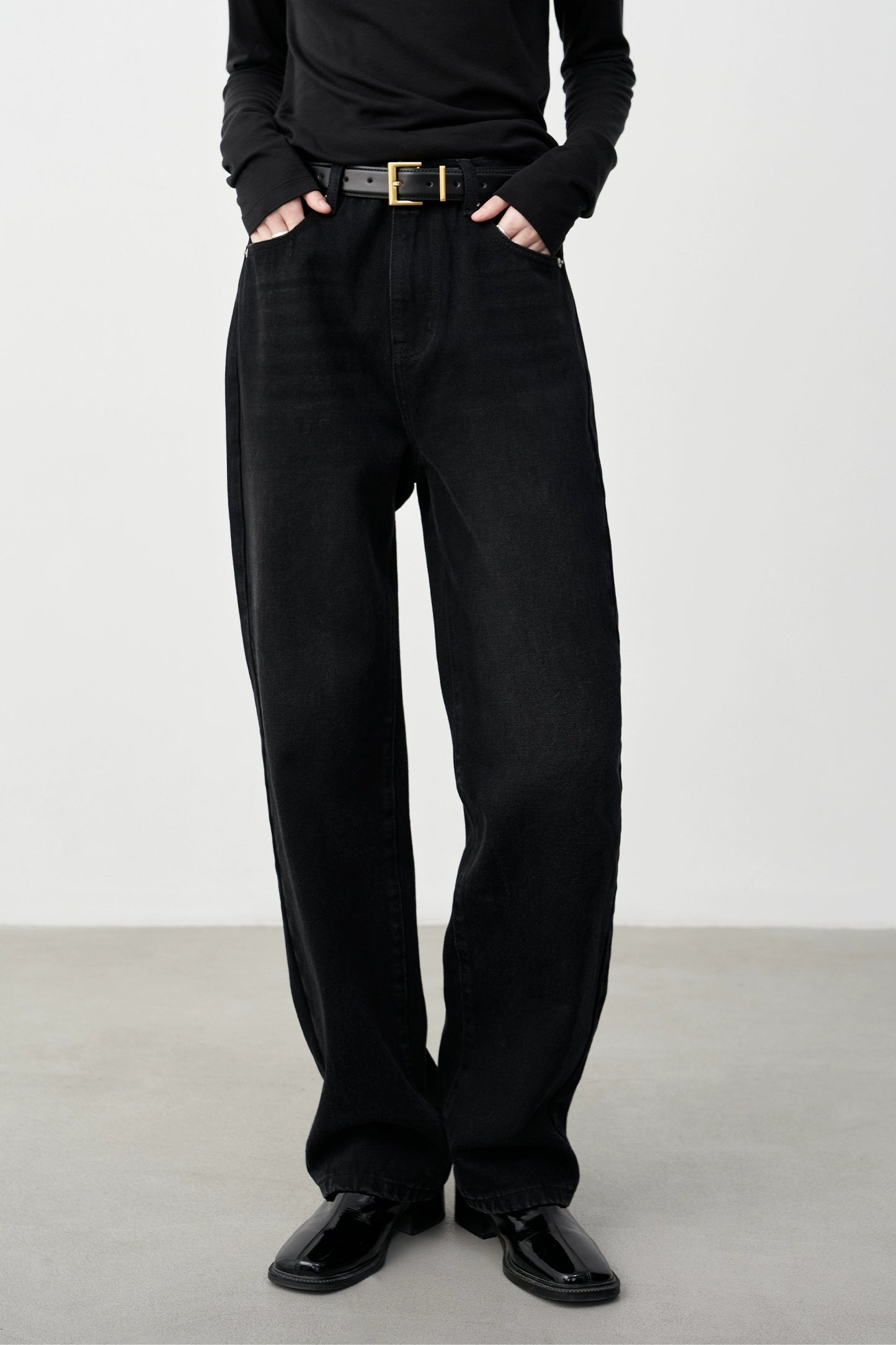 [Oferta especial por tiempo limitado] Pantalones vaqueros de cintura alta, que cubren la carne y delgados y rectos, pantalones de versión estrecha en negro carbono elegantes con cuerpo en forma de pera 