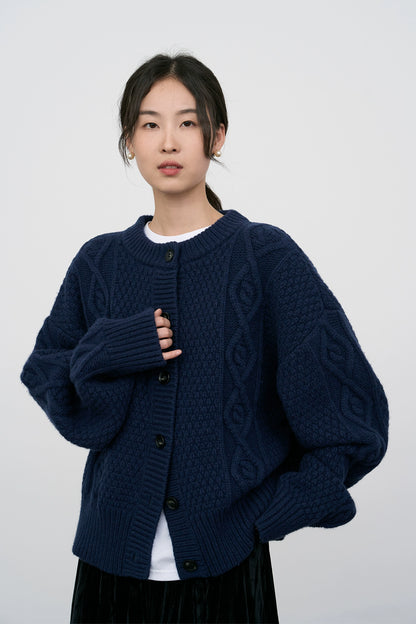 [Special Price] White pure wool twist cardigan jacket loose soft waxy sweater short thermal shirt