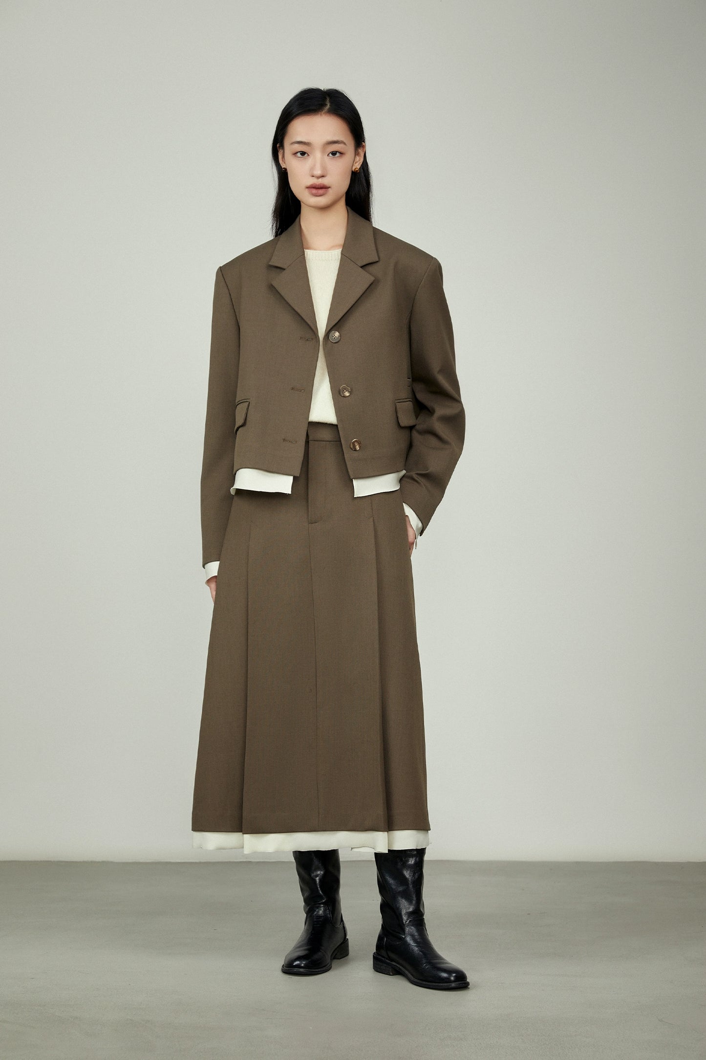 [Offre spéciale à durée limitée] Costume de banlieue à épissure de couleur contrastée, veste courte de costume + jupe en un mot, un ensemble complet de vêtements de printemps.