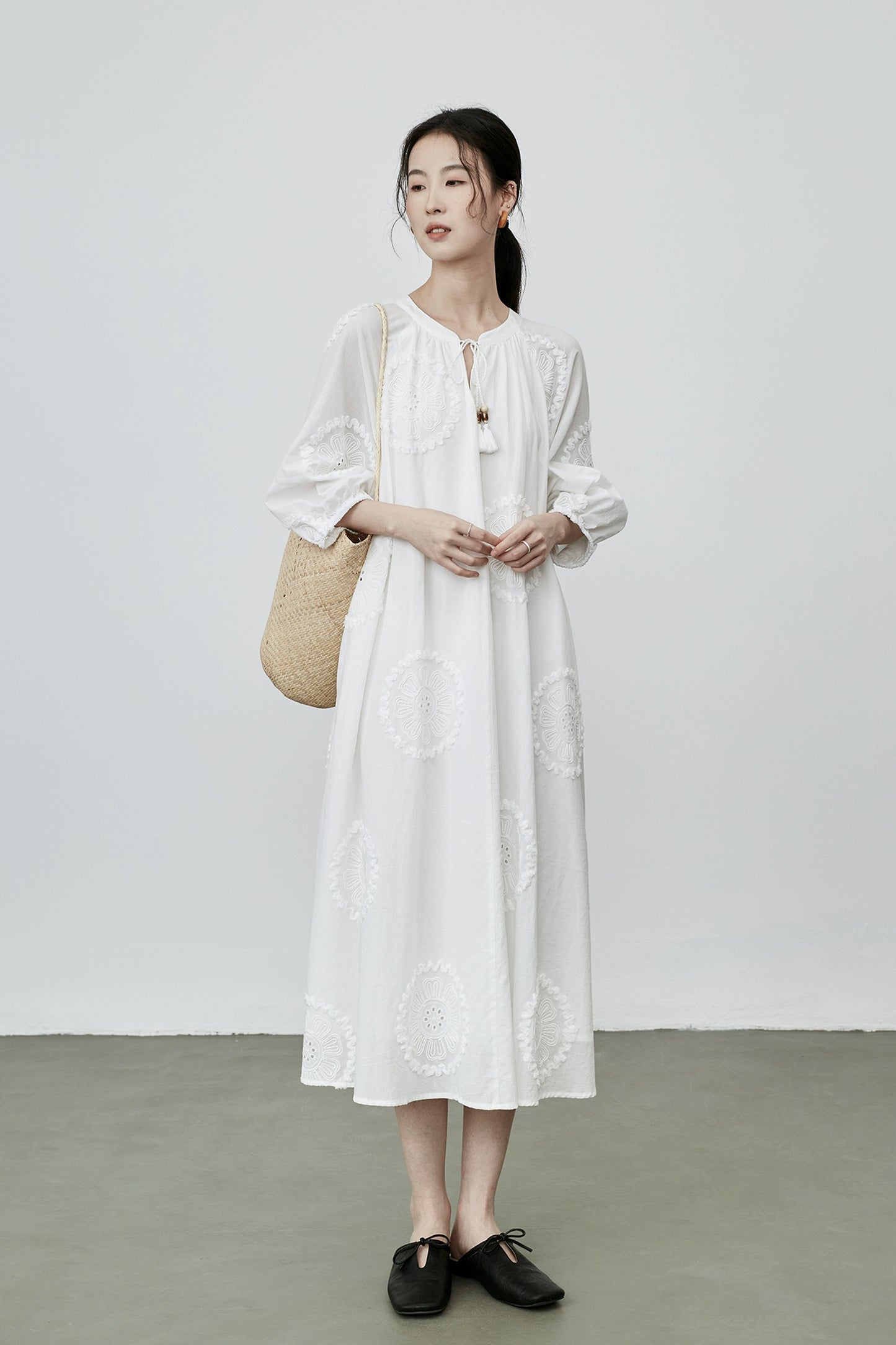 [Elegantes flores de verano] Vestido de ambiente romántico blanco CAREMIND, vestido largo bordado en jacquard con huecos para niños 