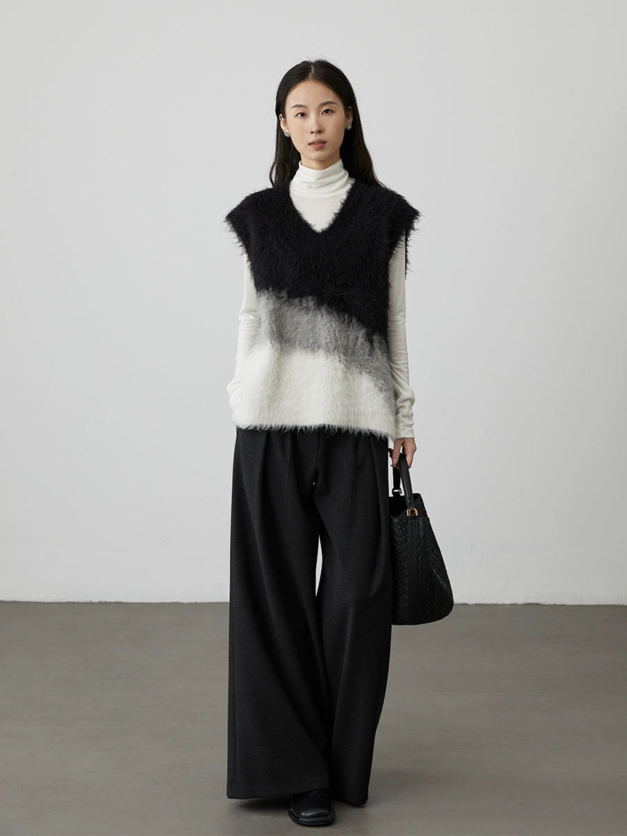 [Winter Ranch] CAREMIND long fluff black and white gray contrasting color twill knitted v-neck vest sweater vest
