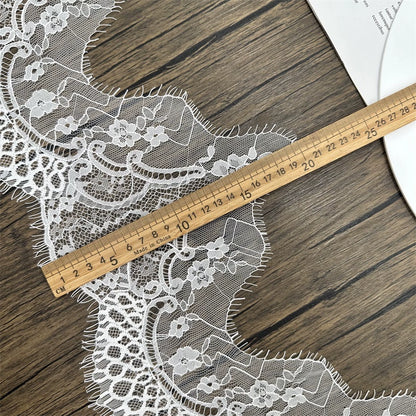 3764 Ancho 20cm Pestañas irregulares Encaje DIY Cortina Ropa Falda Velo de boda Accesorios de empalme