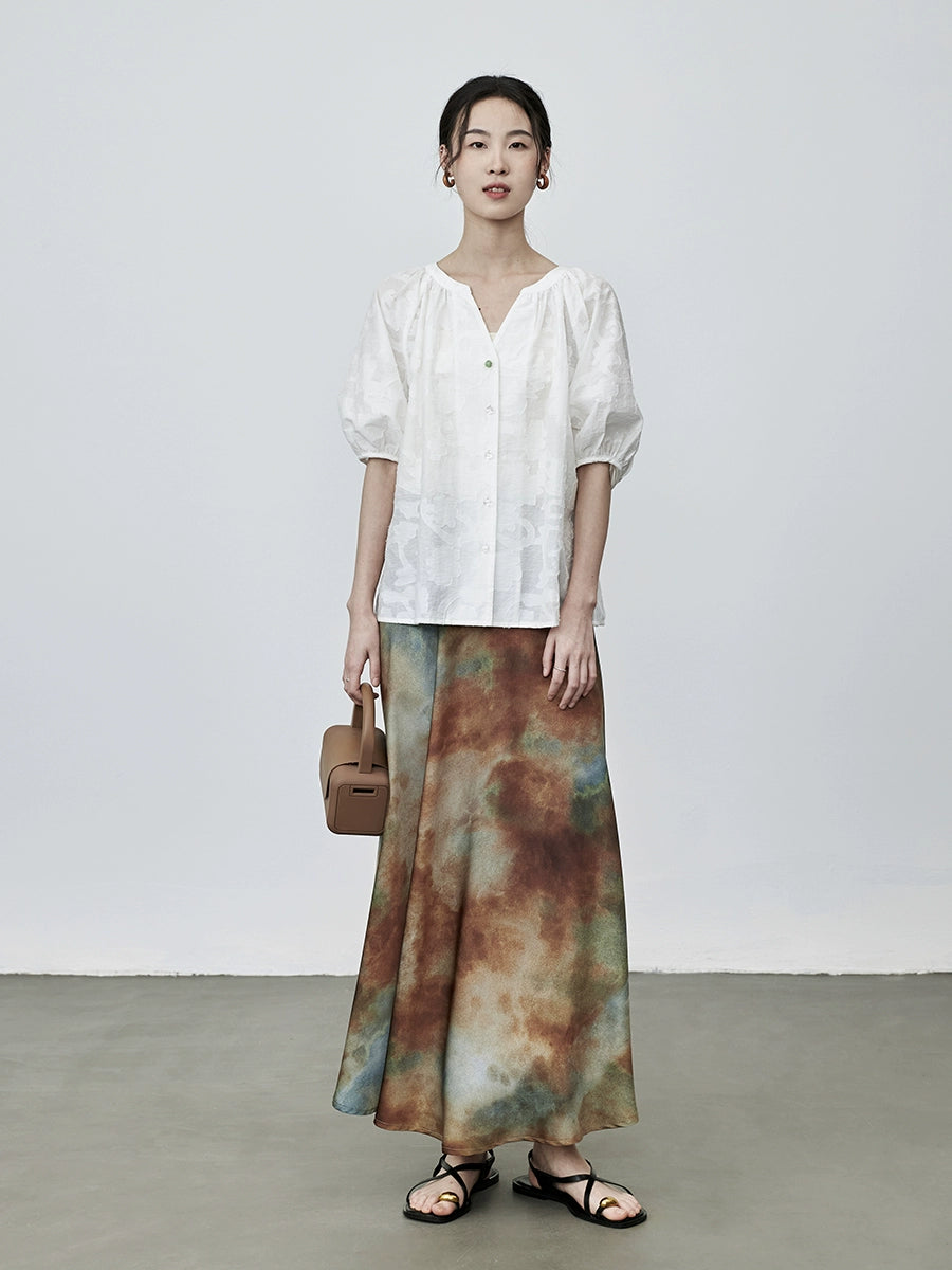 Camisa blanca clara con estampado oscuro de nicho de CAREMIND, top de manga cinco cuartos con protección solar de verano para mujer 