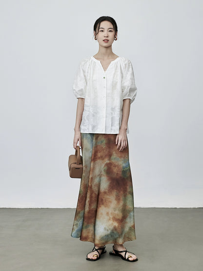 Camisa blanca clara con estampado oscuro de nicho de CAREMIND, top de manga cinco cuartos con protección solar de verano para mujer 