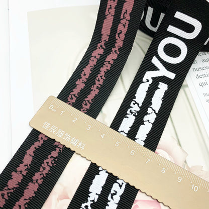 3871 Tira lateral de cinta con estampado de letras de fondo negro de 3 cm de ancho para accesorios de ropa, tira de prensado de bordes, tira de ribete para textiles para el hogar