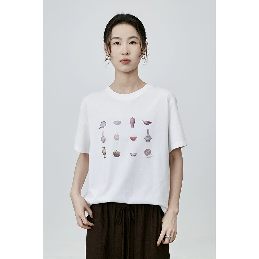 Camiseta holgada y versátil de manga corta con estampado de porcelana y elementos de estilo nacional de CAREMIND, color blanco, con cuello redondo 