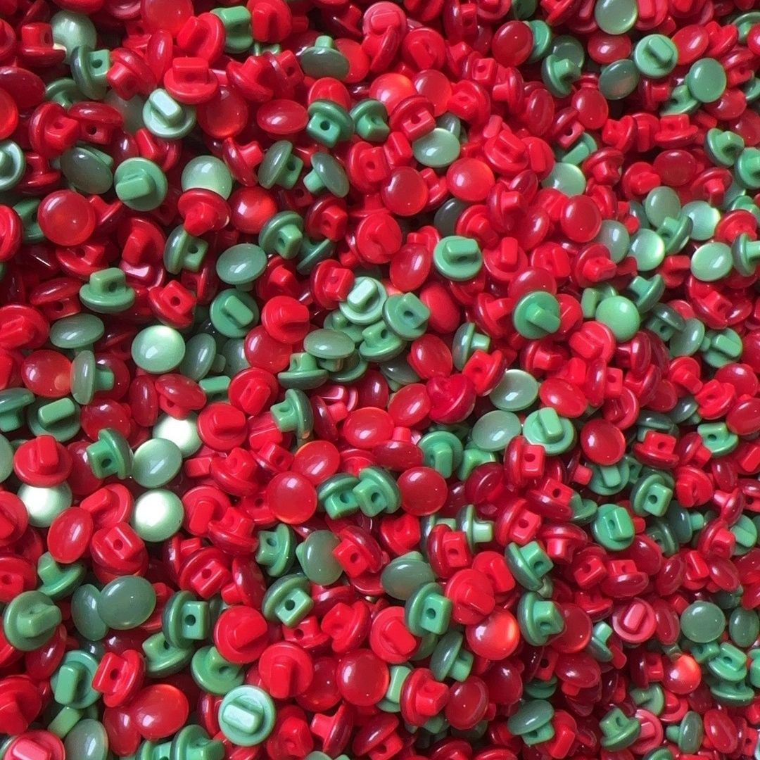 3035  Pearlescent mushroom buckle, doll eye decoration 8mm mushroom buckle, red and green mixed, baby clothes buckle.