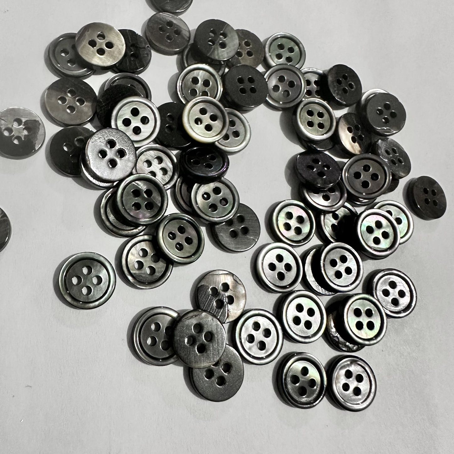 3012  Shell buttons, shell dyed buttons, shell spray paint dyed buttons, shell buttons