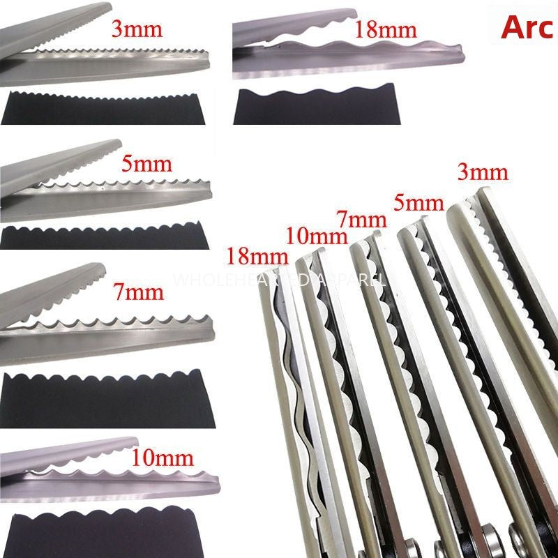1682★  Cut triangular serrated half arc tailor cut pattern cut wave cut lace paper cut sewing scissors tooth cloth cut cloth