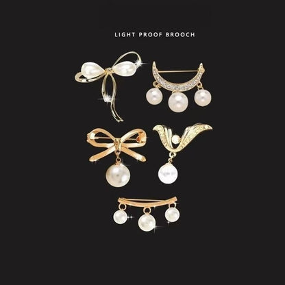 1877★ Alloy Rhinestone and Pearl Modesty Brooch Pin★