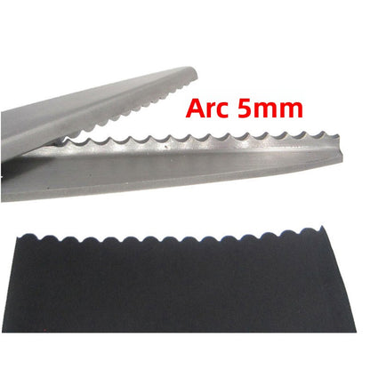1682★  Cut triangular serrated half arc tailor cut pattern cut wave cut lace paper cut sewing scissors tooth cloth cut cloth