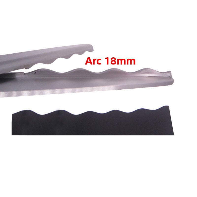 1682★  Cut triangular serrated half arc tailor cut pattern cut wave cut lace paper cut sewing scissors tooth cloth cut cloth